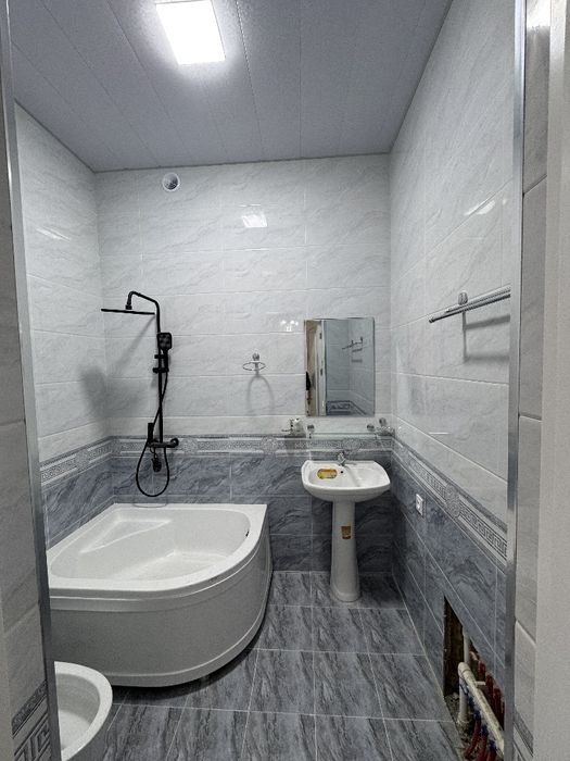 Yangi hayot tumanida 1.65 sotihli yangi qurilgan 7 xonali kottej