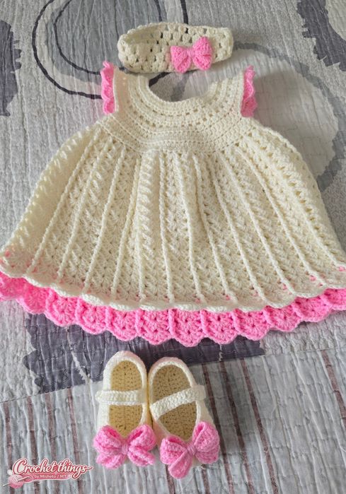 Плетена бебешка рокличка