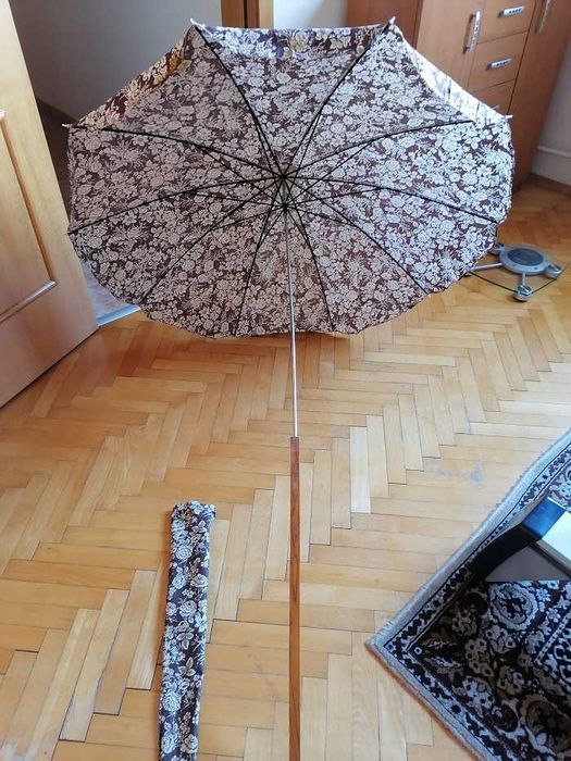 Голям плажен / градински чадър - 4 евро
