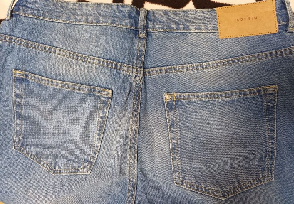 Jeans H&M noi croiala dreapta
