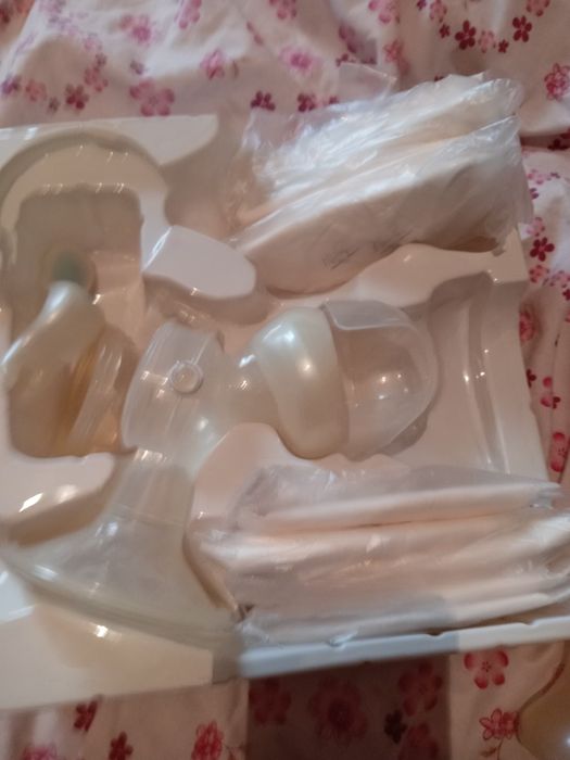 Набор молокоотсос, бутылочки.