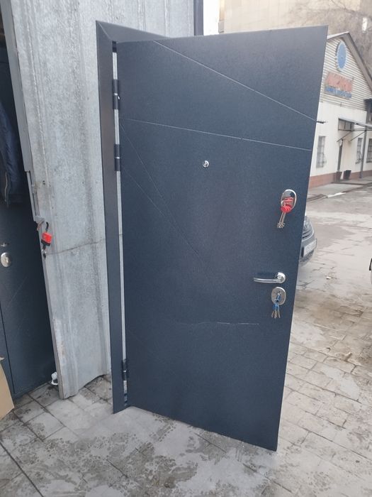 Входная металлическая дверь