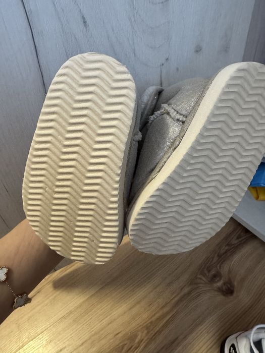 Детски нови обувки