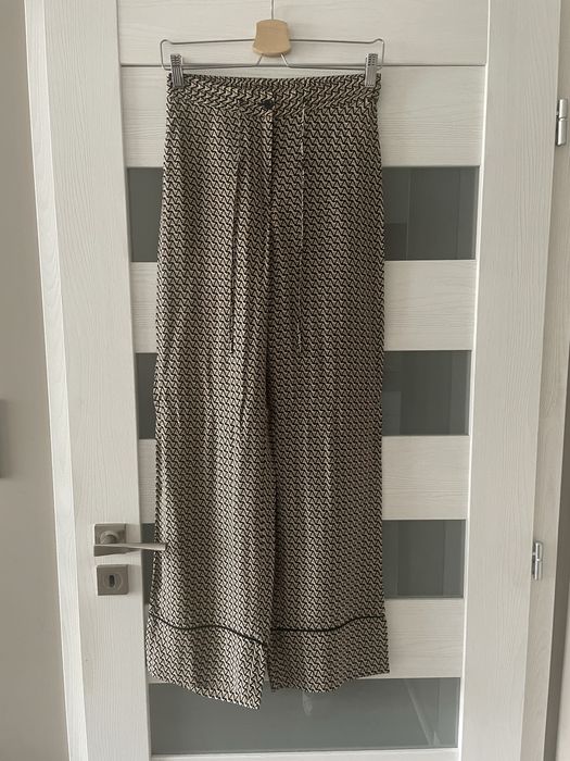 Всекидневен “пижамен” сет на H&M edition