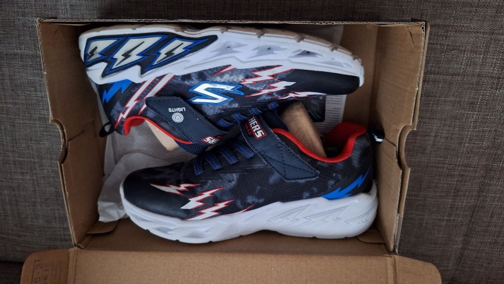 Skechers светещи маратонки за момче 34 номер, Скечърс