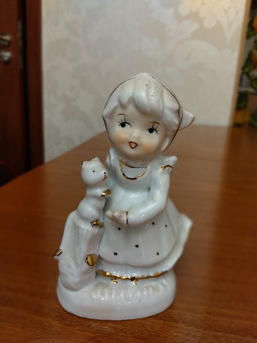 Порцеланова статуетка