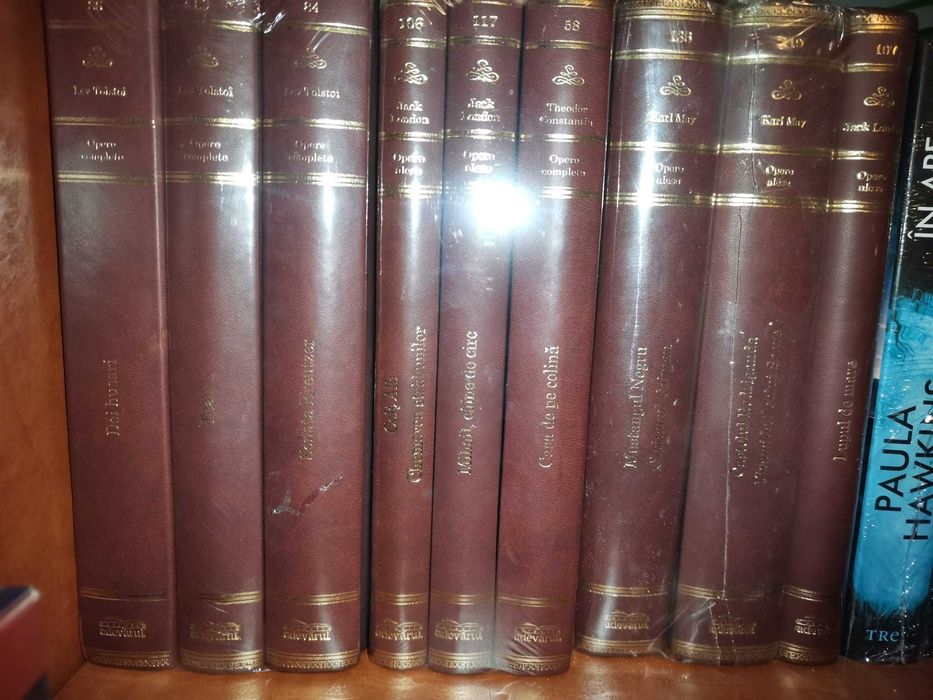 Vând cărți din Colecția De Lux Adevarul