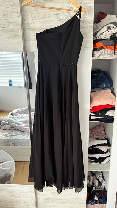 Официална рокля с едно рамо