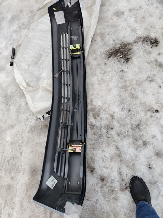 Бампер новый Тайвань мерседес 190