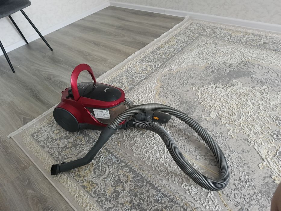 Продам пылесос  LJ