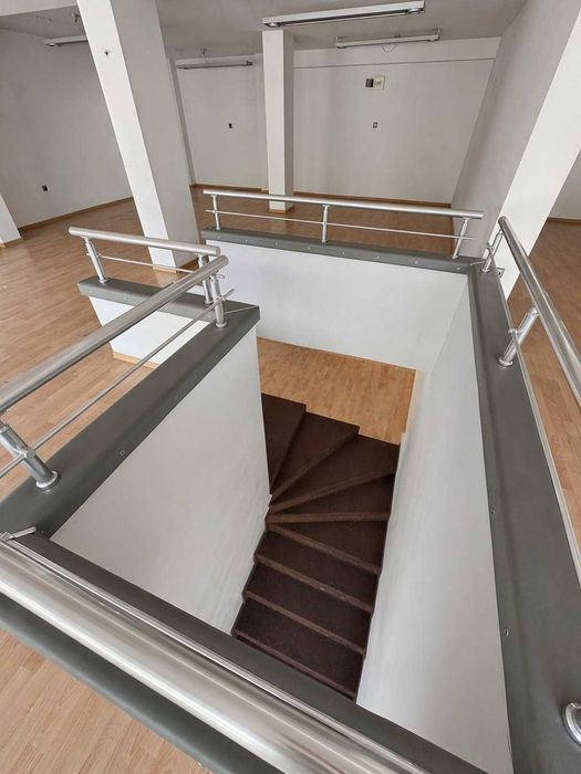 Магазин с голяма витрина в гр.Пловдив - кв. Каменица 1