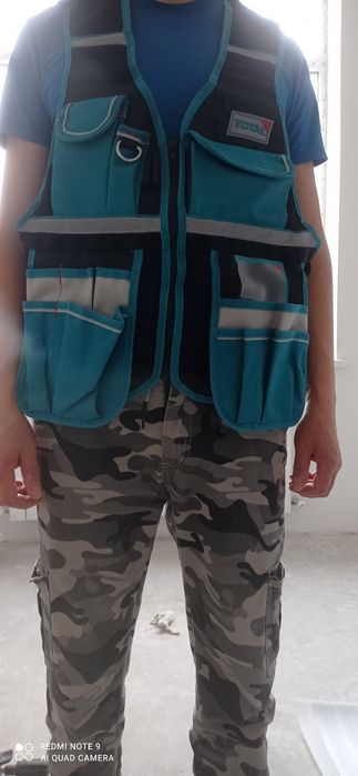 Желет строительный Total