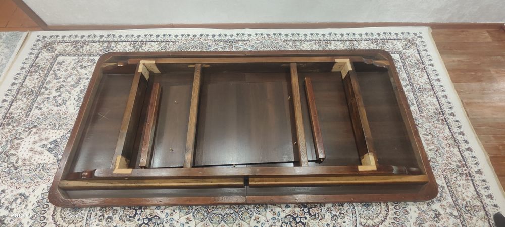 Гостиный стол и стулья!