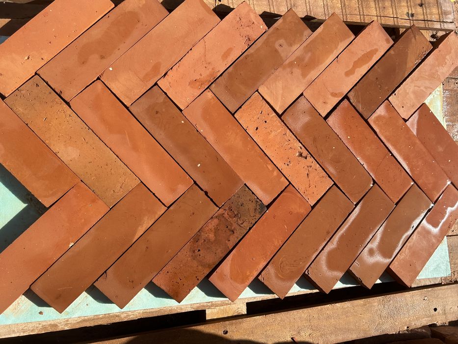 Mijloc de caramida  veche provenita din demolari