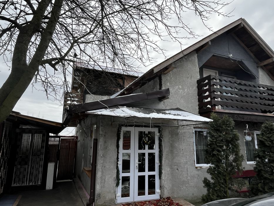 Vand casa cu teren. Pret:90.000€