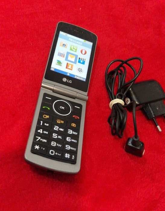 Telefon cu clapeta Lg cu butoane mari și display destul de generos
