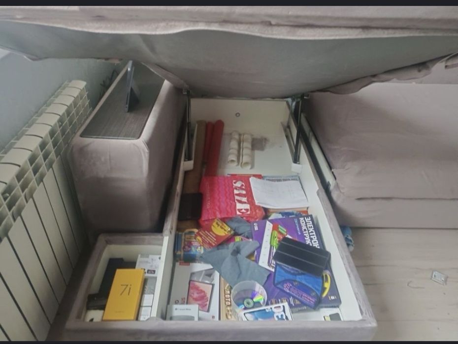 диван, спальное место