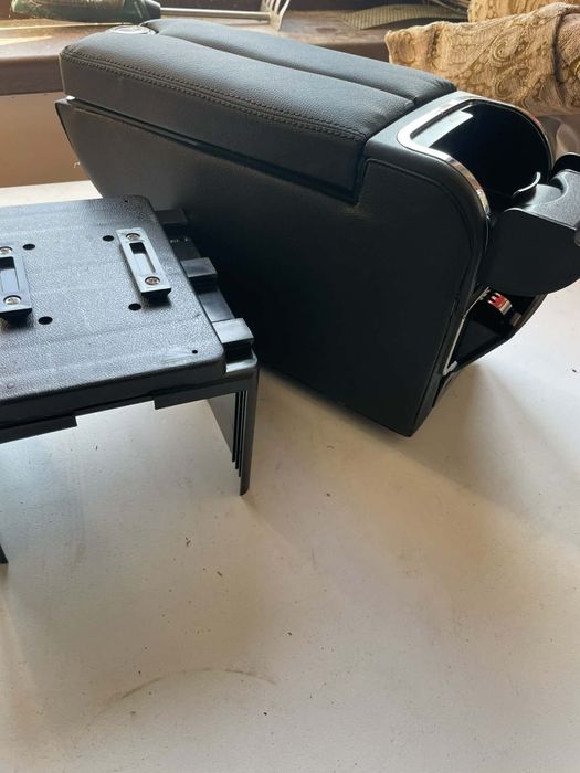 Cotieră auto în stare excelenta