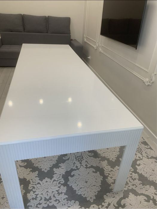 Стол для гостиной