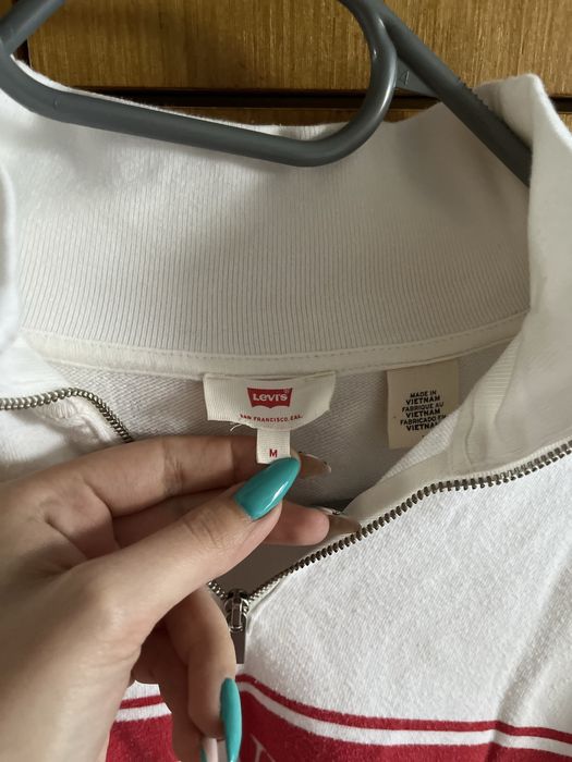 Бял суичър Levi’s