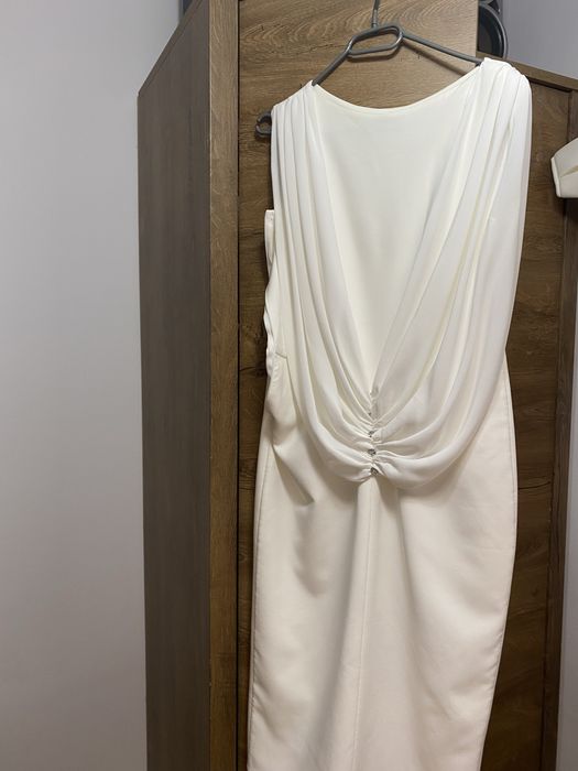 Vand rochie alb / crem deosebita!
