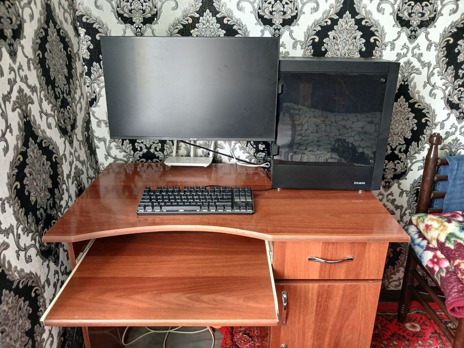 Продаётся игровой компьютер со стабилизатором со столом