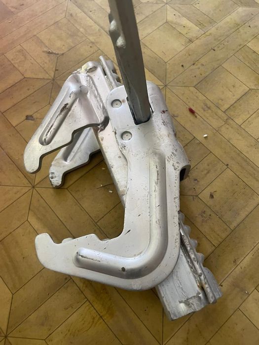 Тайрот, Замки, Черозы