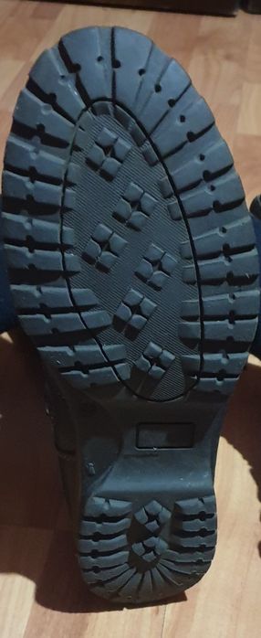 Продавам дебели ботуши