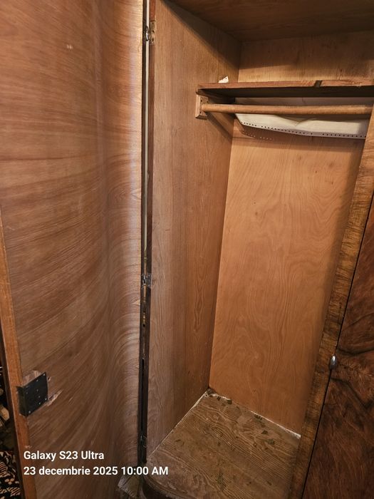 Mobilier foarte vechi