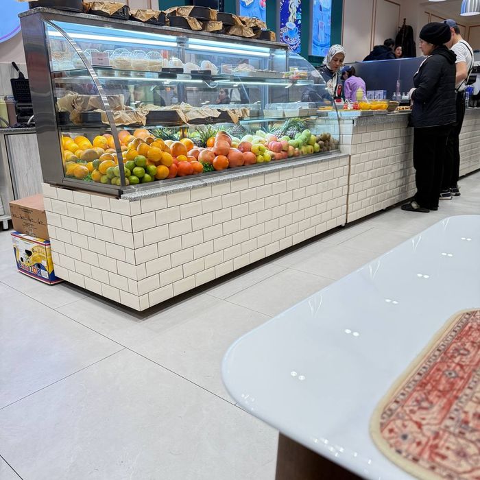 Витрина холодильник для кондитерских изделий и для шашлыков