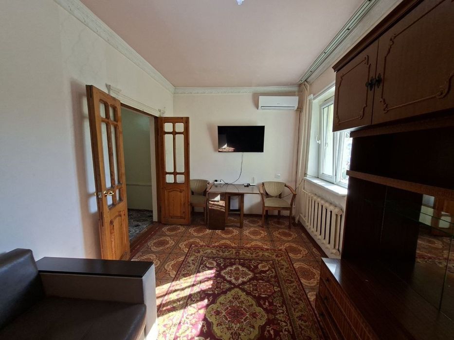 Юнусабад- 4 квартал 2/2/4 77 серия кирпич 54м2 ор-тир Бейуглу