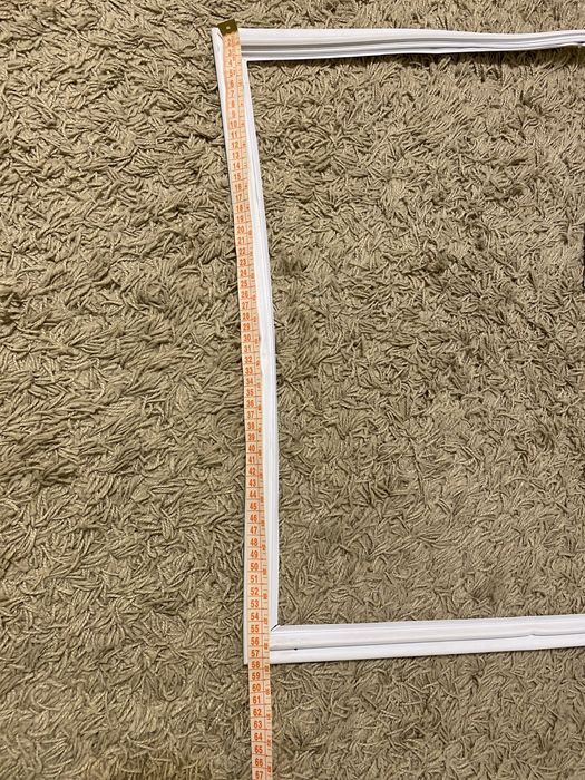 Продам новую резинку уплотнитель для холодильника , размер 85 на 58