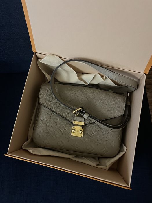 Louis vuitton LV pochette
