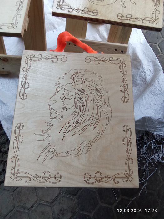 Складной деревянный стул