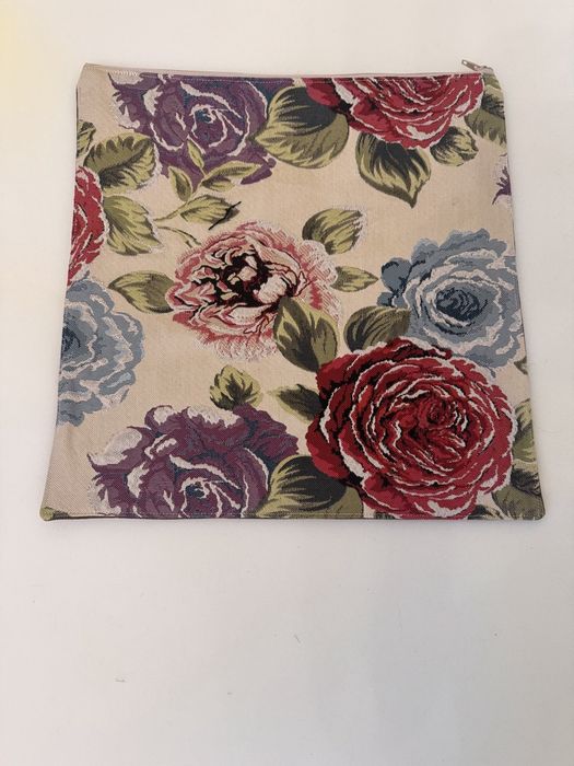 Продам чехлы новые на подушки