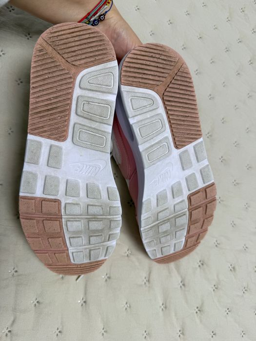 Pantofi sport Nike Air 38,5