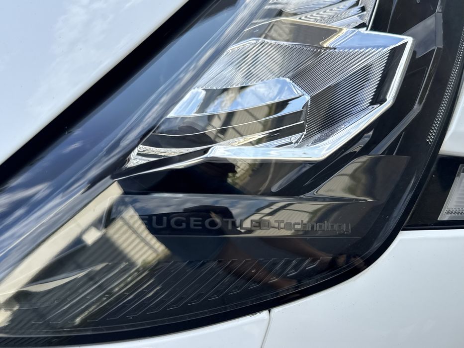 Peugeot 208 2020 1300 km masina este noua
