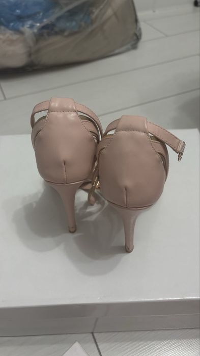 Две пары туфель по символической цене