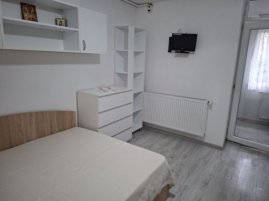 Închiriez garsoniera