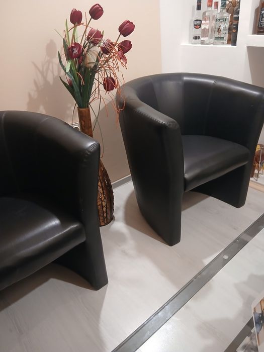 Masa din sticla cu 4 fotoli  in stare doarte buna