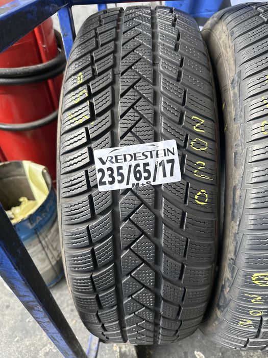 235/65/17 Vredestein M+S