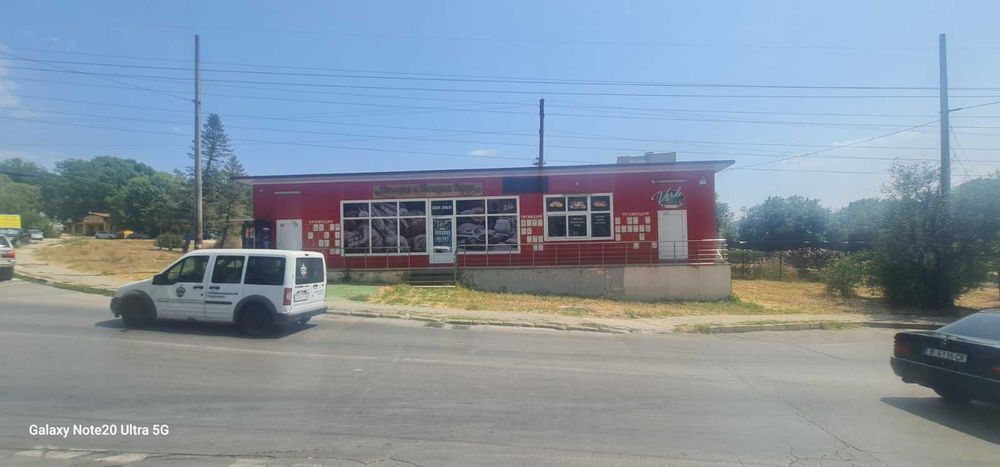 Търговски обект 120 кв.м на главен булевард в ж.к. Младост II