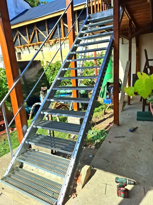 Scări zincate galvanizate exterioare