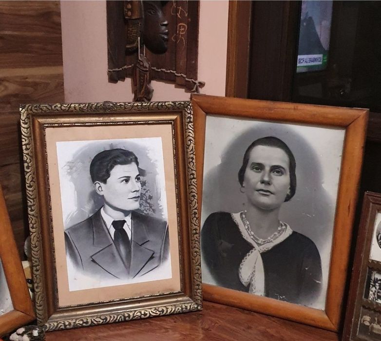 Tablouri vechi din anii 60.