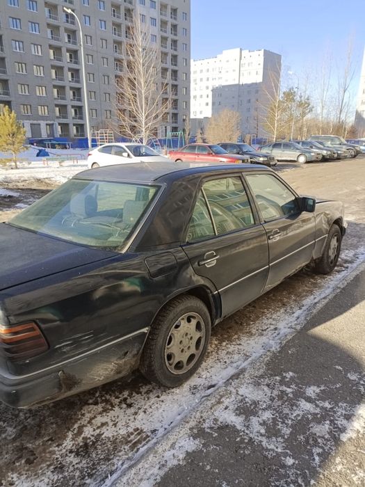 Автомобиль мередес бенз Е 220