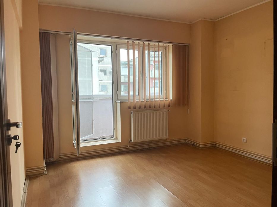 Vand apartament 3 camere