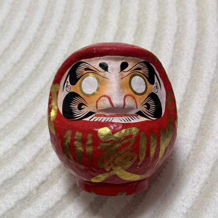 Дарума красная, талисман удачи и исполнения желании.