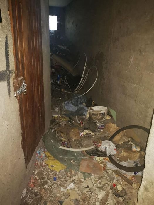 Извозване на отпадъци почистване на мазета тавани дворове.Хамали София