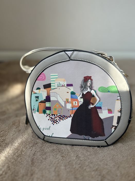 Чанти -нови са три от тях