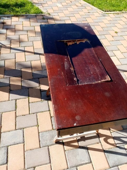 Mașina de cusut veche pentru colectionari